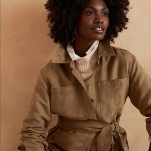 Banana Republic Suede Shirt Jacket w Belt. Worn once. Exc condition. Size S.